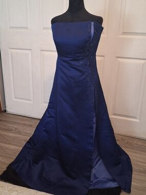 Elegant Strapless Midnight Blue Satin Evening Dress
